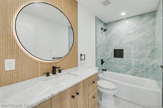 1111 N Old Woodward Avenue 24, Birmingham, MI 48009