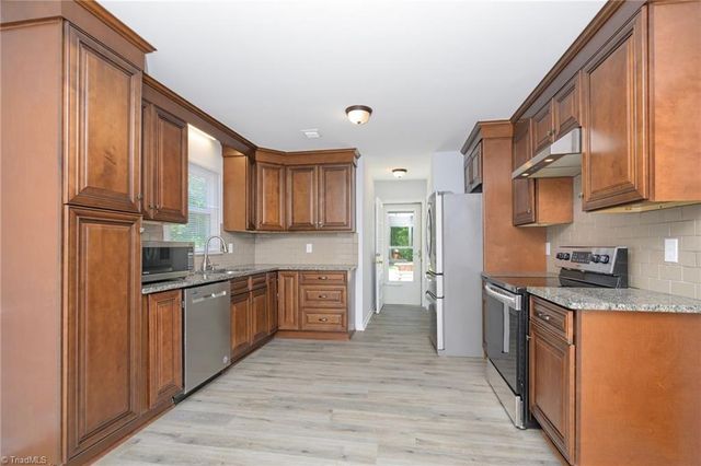 5316 Bracy Ridge Court, Pfafftown, NC 27040