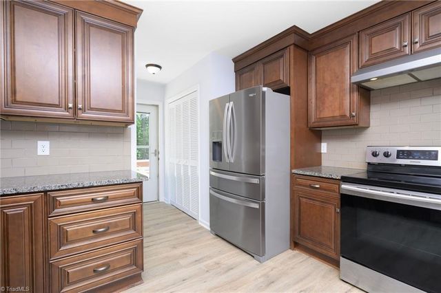 5316 Bracy Ridge Court, Pfafftown, NC 27040