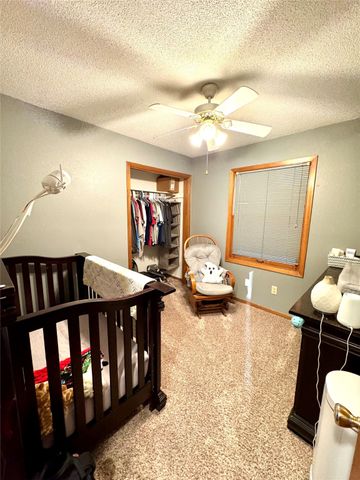 114 S 14th Avenue, Winterset, IA 50273