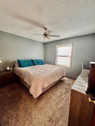 114 S 14th Avenue, Winterset, IA 50273