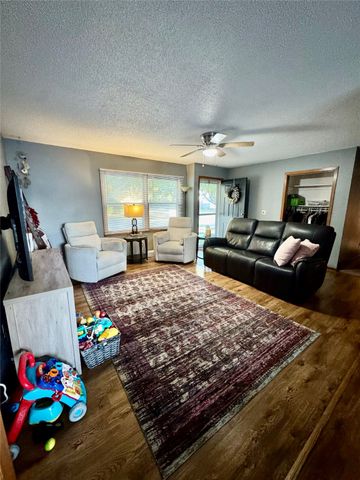 114 S 14th Avenue, Winterset, IA 50273