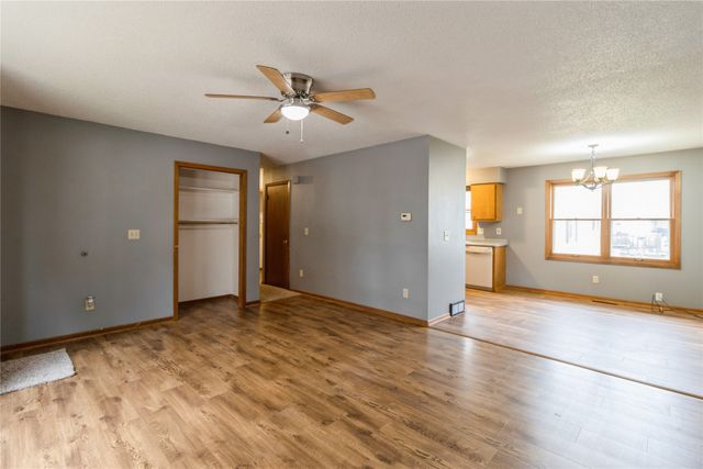 114 S 14th Avenue, Winterset, IA 50273