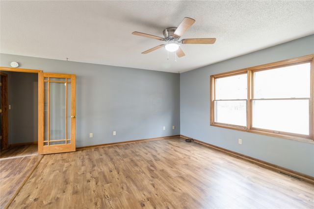 114 S 14th Avenue, Winterset, IA 50273