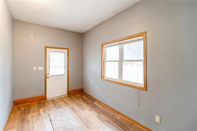 114 S 14th Avenue, Winterset, IA 50273