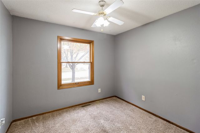 114 S 14th Avenue, Winterset, IA 50273