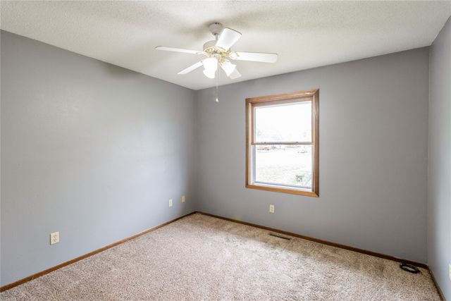 114 S 14th Avenue, Winterset, IA 50273