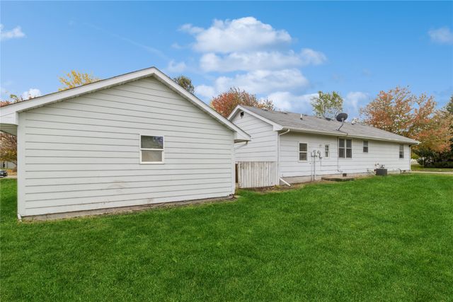 114 S 14th Avenue, Winterset, IA 50273