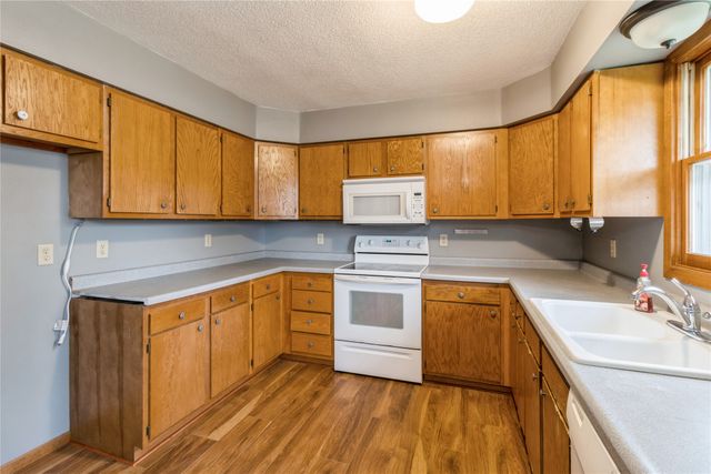 114 S 14th Avenue, Winterset, IA 50273