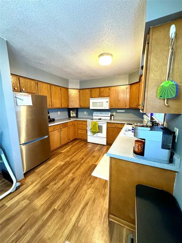 114 S 14th Avenue, Winterset, IA 50273