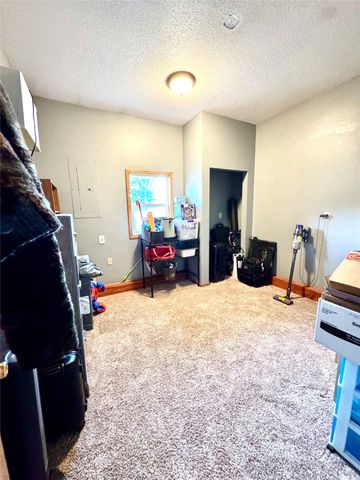 114 S 14th Avenue, Winterset, IA 50273