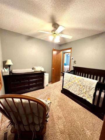 114 S 14th Avenue, Winterset, IA 50273