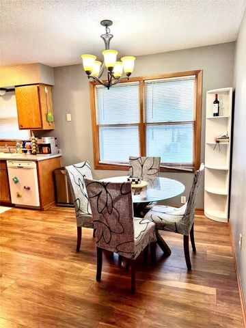 114 S 14th Avenue, Winterset, IA 50273