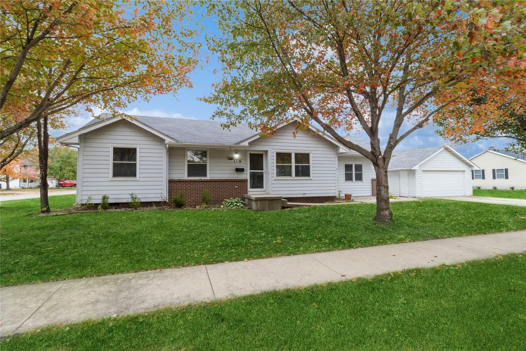 114 S 14th Avenue, Winterset, IA 50273
