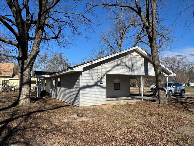 205 Wight Street, Roxton, TX 75477