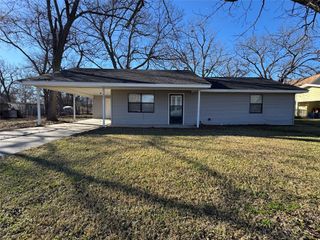 205 Wight Street, Roxton, TX 75477