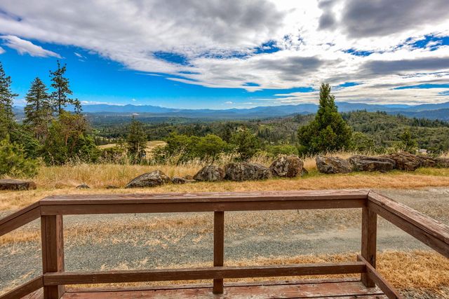 1590 Old Highway 99, Grants Pass, OR 97526