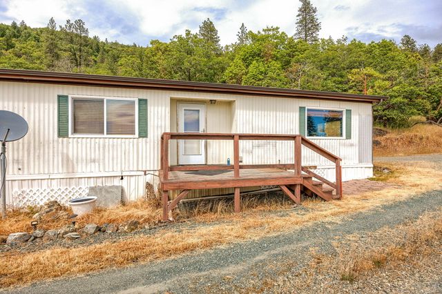 1590 Old Highway 99, Grants Pass, OR 97526