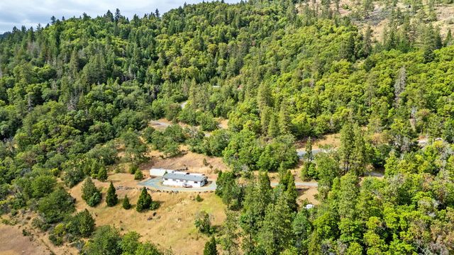 1590 Old Highway 99, Grants Pass, OR 97526