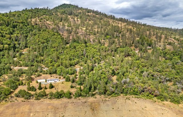 1590 Old Highway 99, Grants Pass, OR 97526