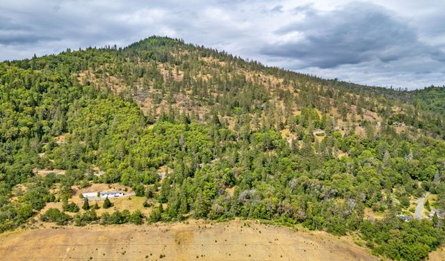 1590 Old Highway 99, Grants Pass, OR 97526
