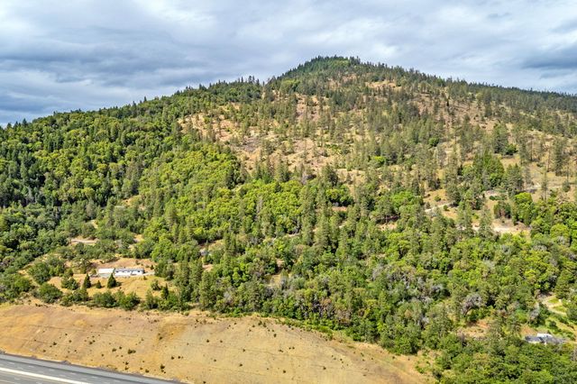 1590 Old Highway 99, Grants Pass, OR 97526