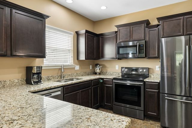 1056 Daniel Ln, Spring Hill, TN 37174