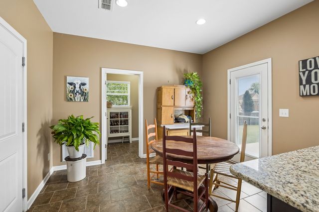 1056 Daniel Ln, Spring Hill, TN 37174