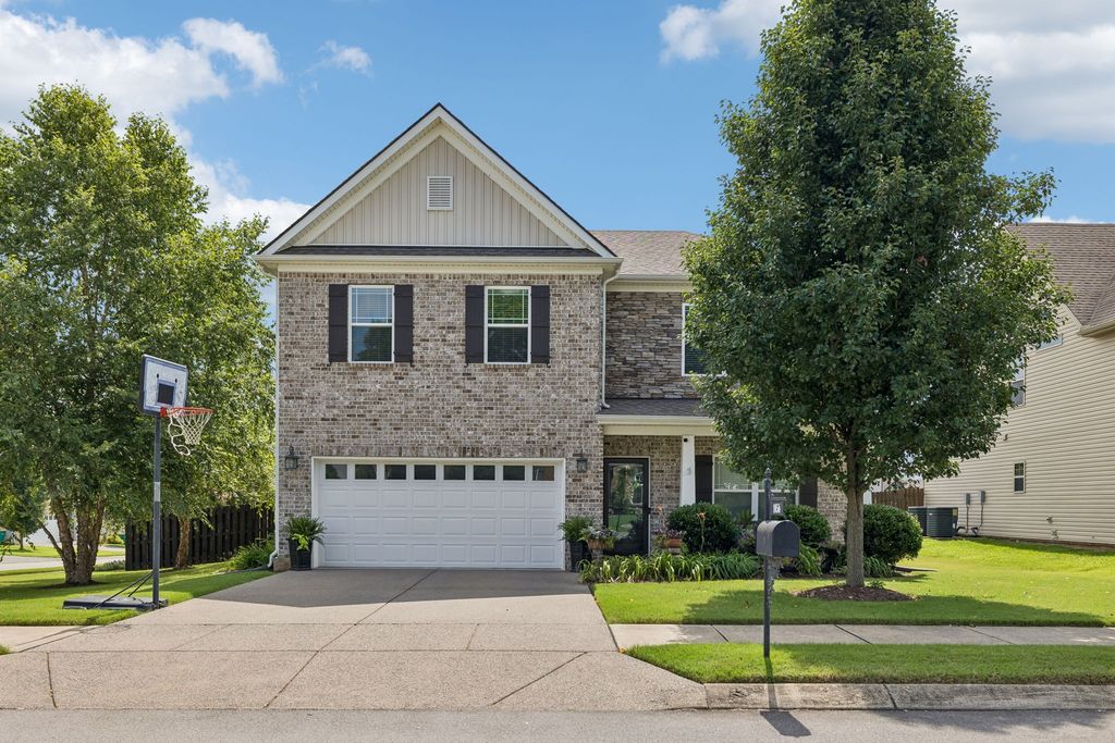 1056 Daniel Ln, Spring Hill, TN 37174