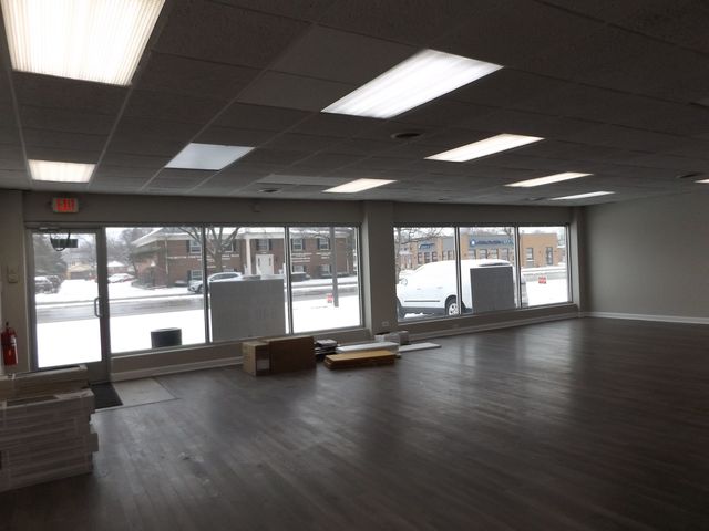 1015 S ARLINGTON HEIGHTS Road S, Arlington Heights, IL 60005