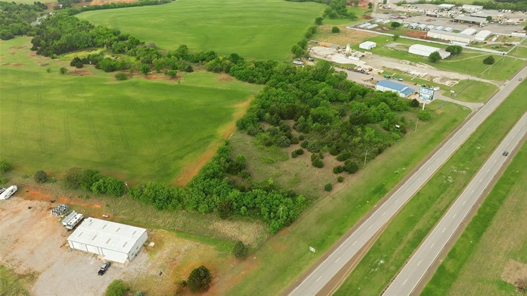Image 4 of property listing at 090091656 Northwest Expressway, Piedmont, OK 73078