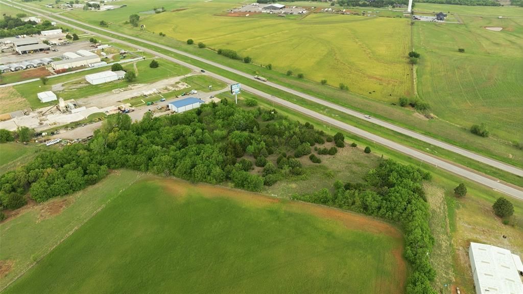 Image 5 of property listing at 090091656 Northwest Expressway, Piedmont, OK 73078