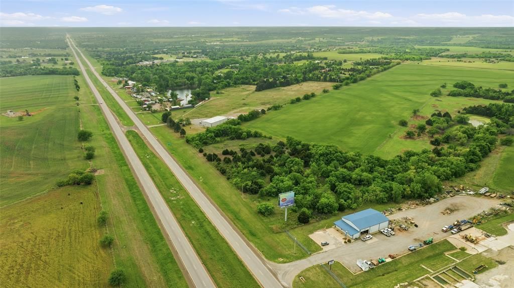 Image 6 of property listing at 090091656 Northwest Expressway, Piedmont, OK 73078