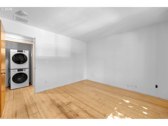 920 Nw NAITO Pkwy J18, Portland, OR 97209