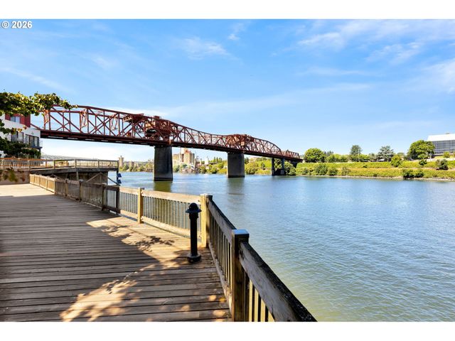 920 Nw NAITO Pkwy J18, Portland, OR 97209