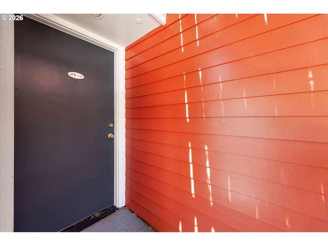 920 Nw NAITO Pkwy J18, Portland, OR 97209