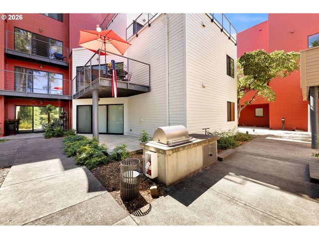 920 Nw NAITO Pkwy J18, Portland, OR 97209