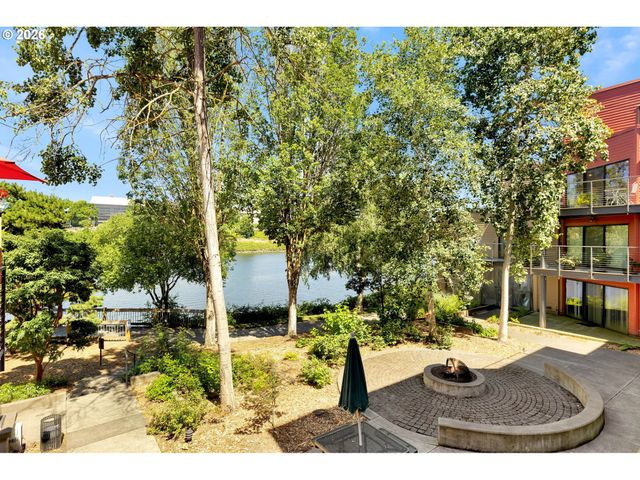 920 Nw NAITO Pkwy J18, Portland, OR 97209