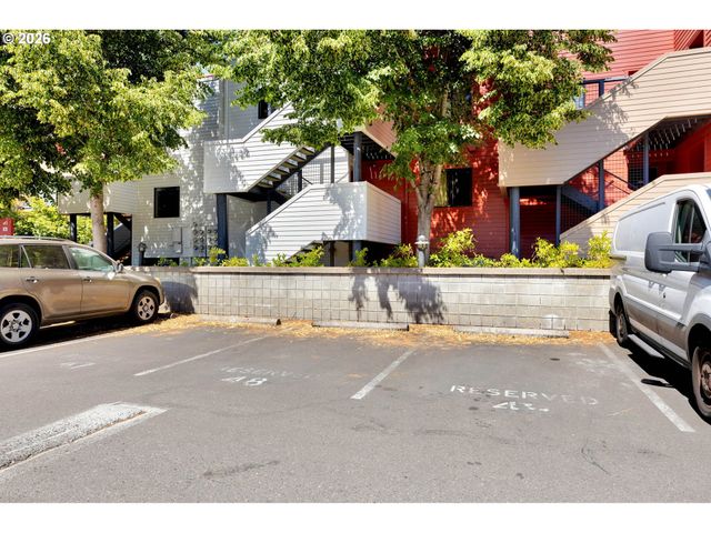 920 Nw NAITO Pkwy J18, Portland, OR 97209
