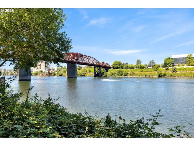 920 Nw NAITO Pkwy J18, Portland, OR 97209