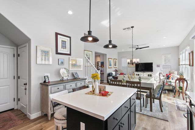 7548 Twin Bridges Ln, Citrus Heights, CA 95610