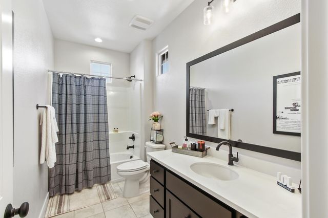 7548 Twin Bridges Ln, Citrus Heights, CA 95610