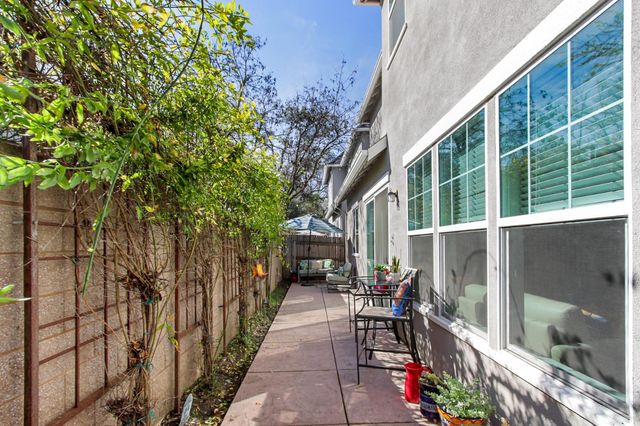 7548 Twin Bridges Ln, Citrus Heights, CA 95610