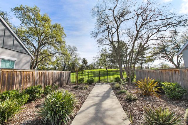 7548 Twin Bridges Ln, Citrus Heights, CA 95610
