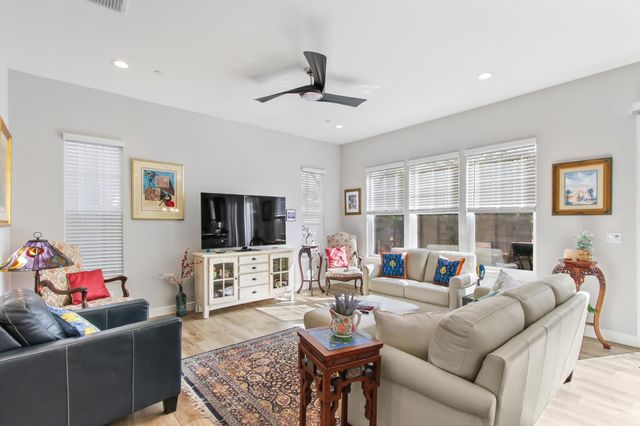 7548 Twin Bridges Ln, Citrus Heights, CA 95610