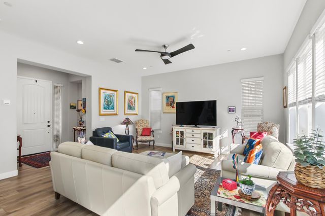 7548 Twin Bridges Ln, Citrus Heights, CA 95610