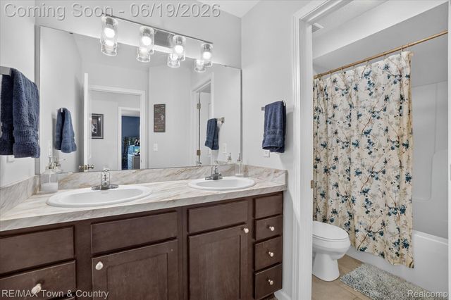 13148 River Rock Pass, Fenton Charter Township, MI 48451