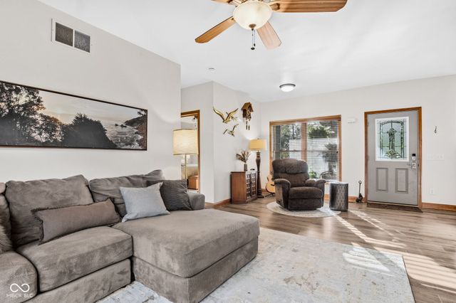 151 S Madison Street, Knightstown, IN 46148