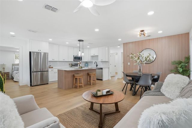 6808 S CORTEZ STREET, Tampa, FL 33616