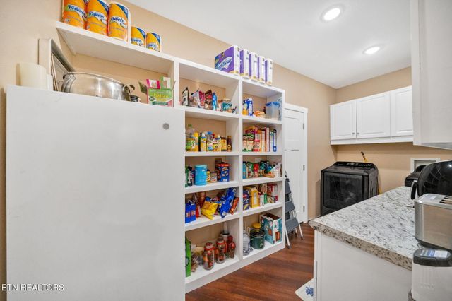 2160 Ranch Rd, Dandridge, TN 37725